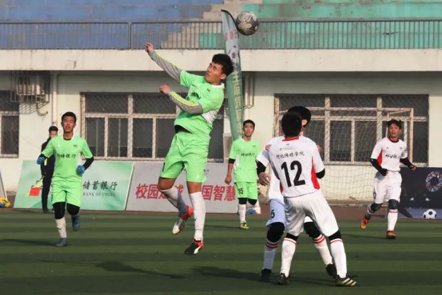 西亚28+11步行者大胜篮网 马克西20分76人灭蜂